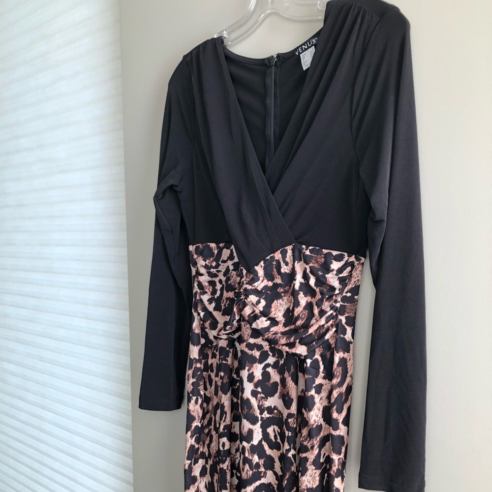 💫🌟 HOST PICK🌟💫 Bodycon Leopard Dress - Picture 4 of 12